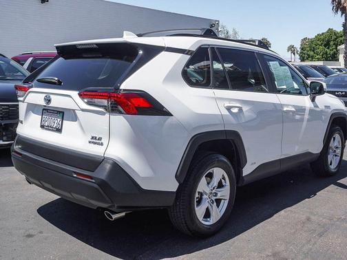 Super White 2020 Toyota RAV4 Hybrid XLE