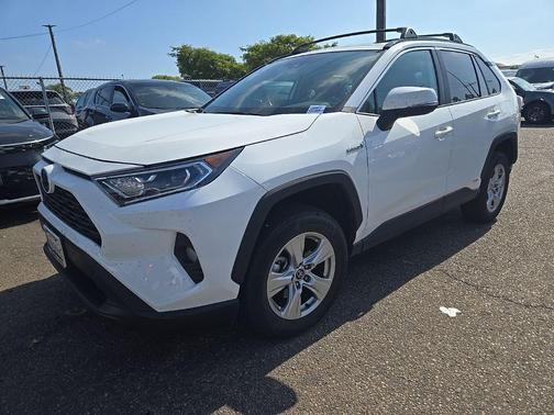 Super White 2020 Toyota RAV4 Hybrid XLE