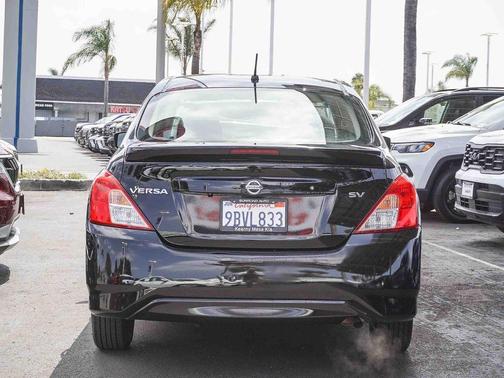 Super Black Metallic 2019 Nissan Versa 1.6 SV