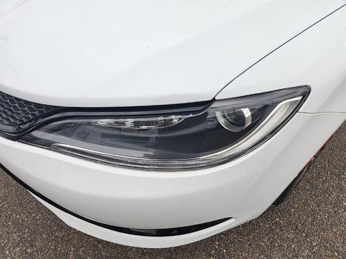 Bright White Clearcoat 2016 Chrysler 200 S