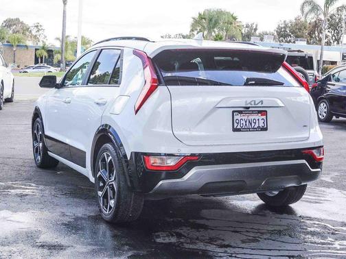 Snow White Pearl 2023 Kia Niro EX Touring