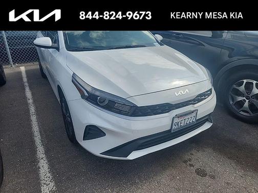 Snow White Pearl 2024 Kia Forte LXS