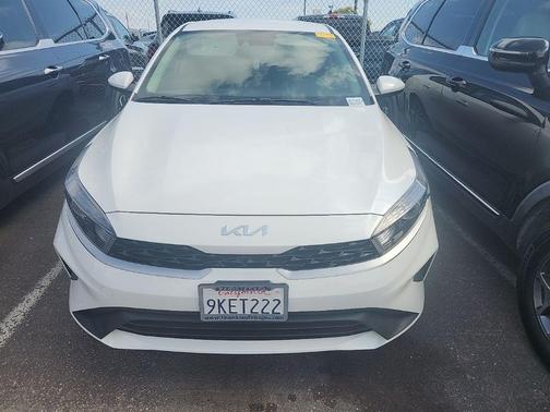 Snow White Pearl 2024 Kia Forte LXS