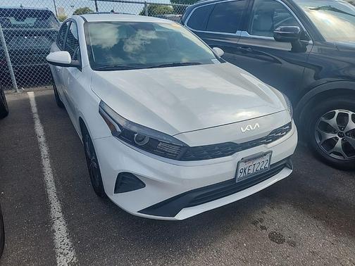 Snow White Pearl 2024 Kia Forte LXS