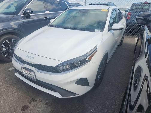Snow White Pearl 2024 Kia Forte LXS