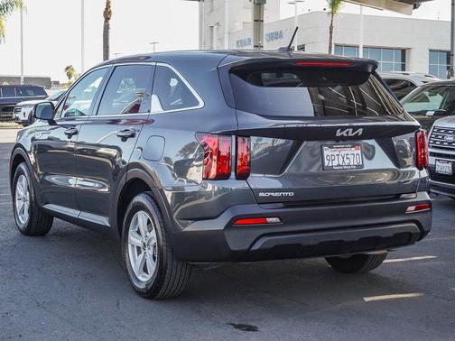 2023 Kia Sorento LX