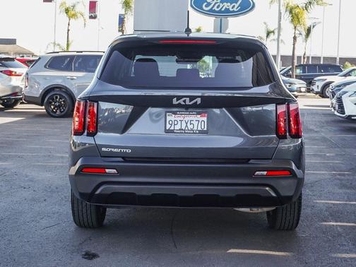2023 Kia Sorento LX