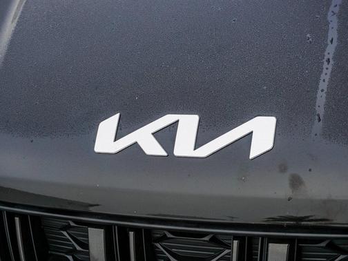 2023 Kia Carnival LX Seat Package