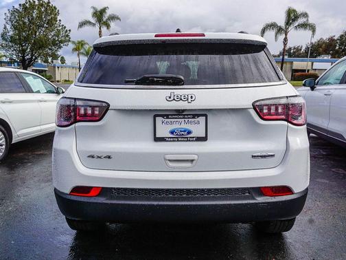 Bright White Clearcoat 2024 Jeep Compass Latitude
