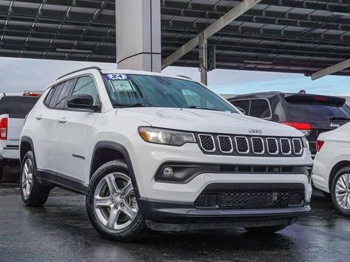 Bright White Clearcoat 2024 Jeep Compass Latitude