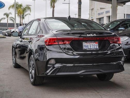 Aurora Black Pearl 2023 Kia Forte LXS