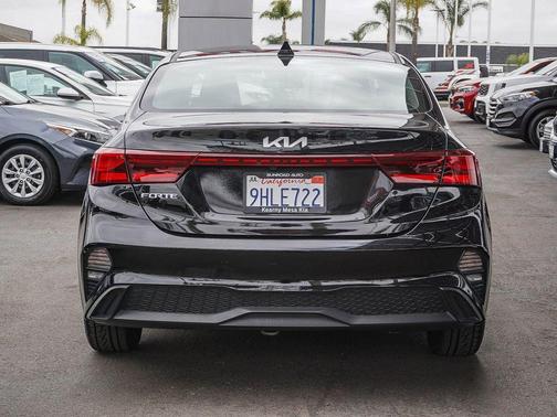 Aurora Black Pearl 2023 Kia Forte LXS