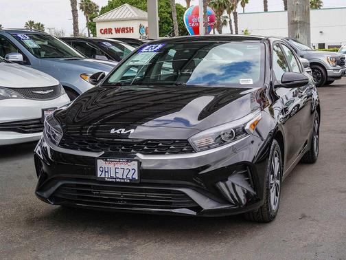 Aurora Black Pearl 2023 Kia Forte LXS