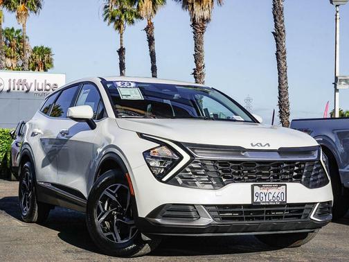 Snow White Pearl 2023 Kia Sportage LX