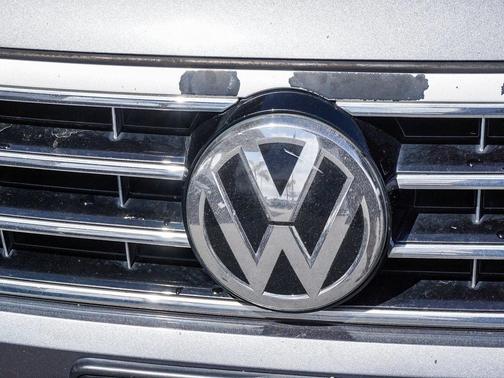 2017 Volkswagen Passat 1.8T SEL Premium