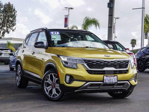 Starbright Yellow / Black Roof 2021 Kia Seltos SX