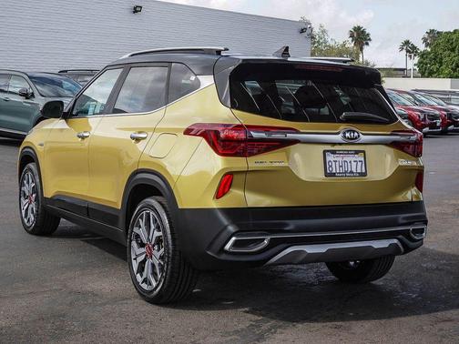 Starbright Yellow / Black Roof 2021 Kia Seltos SX
