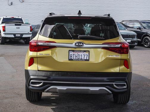 Starbright Yellow / Black Roof 2021 Kia Seltos SX
