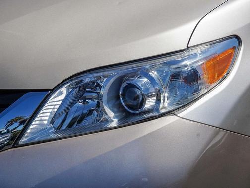 2014 Toyota Sienna LE