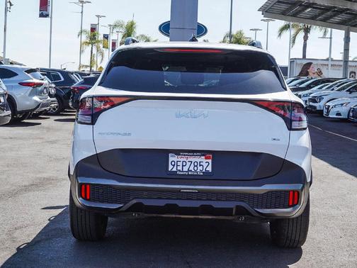 Glacial White Pearl 2023 Kia Sportage X-Line