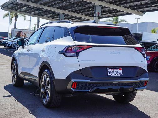 Glacial White Pearl 2023 Kia Sportage X-Line