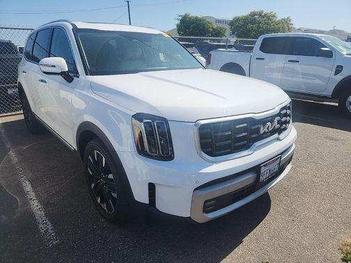 Glacial White Pearl 2023 Kia Telluride SX