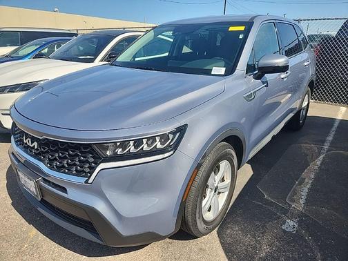 Everlasting Silver 2023 Kia Sorento LX