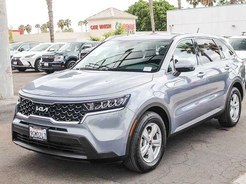 Everlasting Silver 2023 Kia Sorento LX