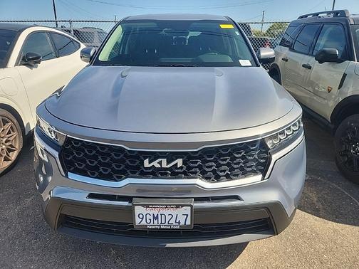 Everlasting Silver 2023 Kia Sorento LX