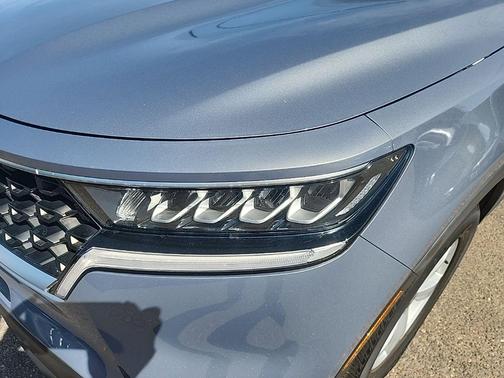 Everlasting Silver 2023 Kia Sorento LX
