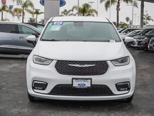 2023 Chrysler Pacifica Touring-L