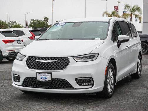2023 Chrysler Pacifica Touring-L