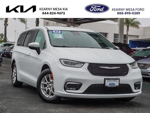 2023 Chrysler Pacifica Touring-L