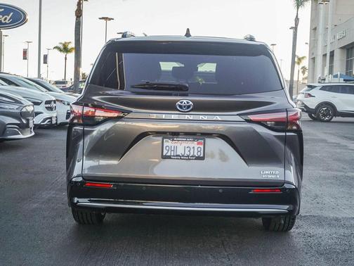 2023 Toyota Sienna Limited