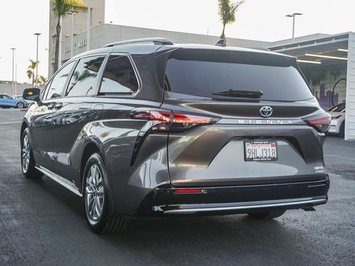 2023 Toyota Sienna Limited