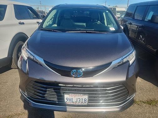 2023 Toyota Sienna Limited