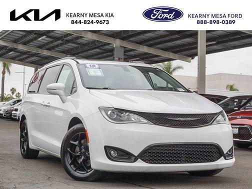 Bright White Clearcoat 2018 Chrysler Pacifica Limited