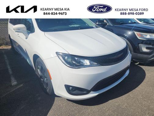 Bright White Clearcoat 2018 Chrysler Pacifica Limited