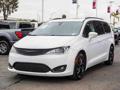 Bright White Clearcoat 2018 Chrysler Pacifica Limited