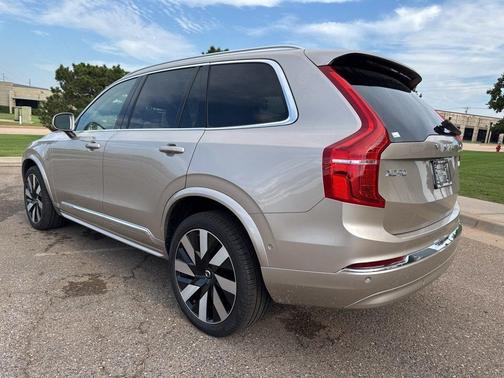 2023 Volvo XC90 Recharge Plug-In Hybrid T8 Ultimate Bright Theme 7-Seater