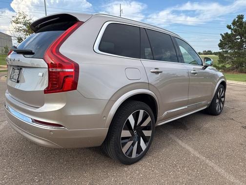 2023 Volvo XC90 Recharge Plug-In Hybrid T8 Ultimate Bright Theme 7-Seater