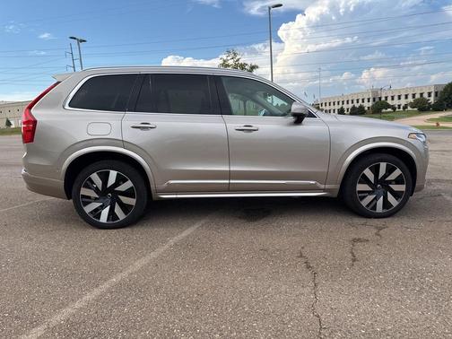2023 Volvo XC90 Recharge Plug-In Hybrid T8 Ultimate Bright Theme 7-Seater