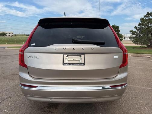 2023 Volvo XC90 Recharge Plug-In Hybrid T8 Ultimate Bright Theme 7-Seater