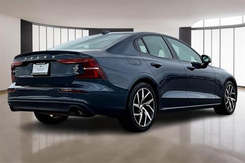 2020 Volvo S60 T5 Momentum