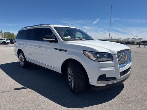White Metallic 2023 Lincoln Navigator L Reserve