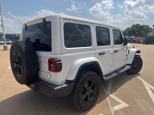 Bright White Clearcoat 2022 Jeep Wrangler Unlimited Sahara Altitude