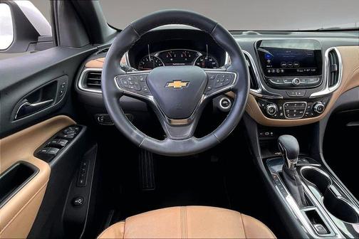Iridescent Pearl Tricoat 2024 Chevrolet Equinox Premier
