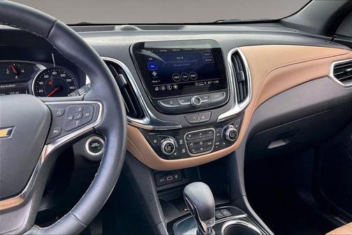 Iridescent Pearl Tricoat 2024 Chevrolet Equinox Premier