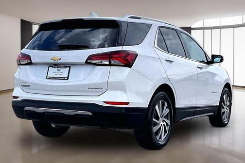 Iridescent Pearl Tricoat 2024 Chevrolet Equinox Premier