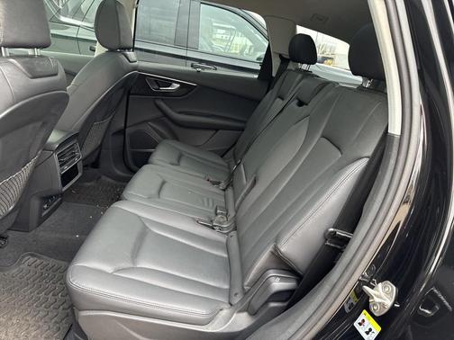 2023 Audi Q7 55 Premium Plus